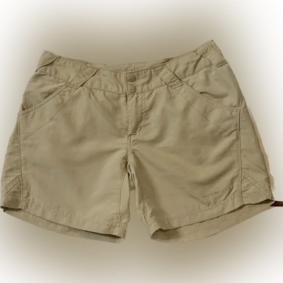 Columbia Omni-Shade PFG Khaki beige Fall shorts Women’s S 4-6 - Picture 1 of 5